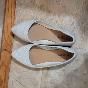 Grey sparkle flats